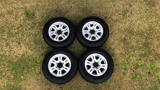 DUNLOP WINTER MAXX 　SJ8 205/70R15 　バリ溝 使用頻度少なめゴム柔らかい　4本