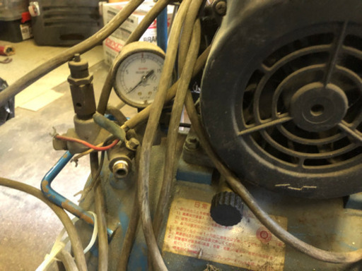 岩田  コンプレッサー 3相  200V