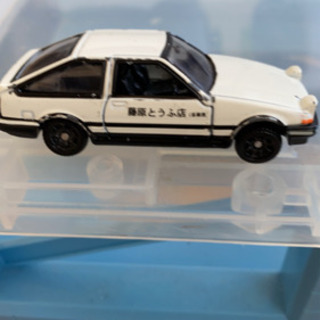 トミカとボックスの画像