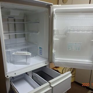＠＠＠＠売却済み　シャープ　冷蔵庫　SJ-PW38W-S　容量384リットルの画像