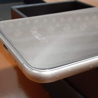 【取引終了】SIMフリースマホ ASUS Zenfone 3 クリスタルゴールド (ZE520KL)の画像