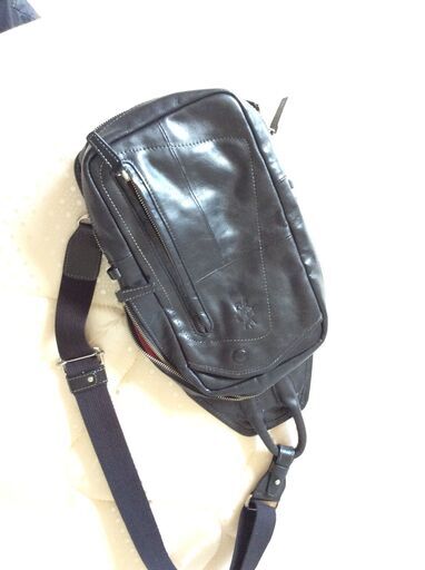 P.I.D　ボディーバッグ　中古