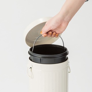 ニトリ ゴミ箱 ペダルペールソフトクローズ 5L(アイボリー)の画像