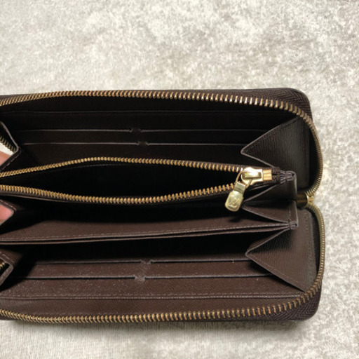 LOUIS VUITTONジッピーウォレット