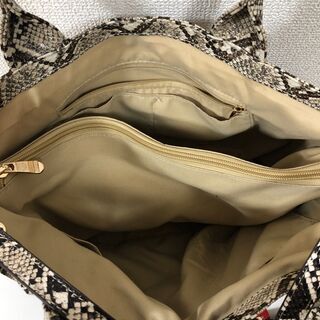バッグ　パイソン柄の画像
