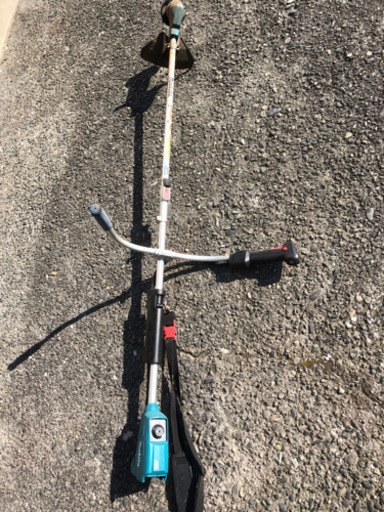 マキタバッテリー式草刈り機18v お話中