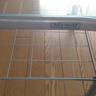 【お引渡し調整中】アイリスオーヤマのガラステーブル 差し上げます。の画像