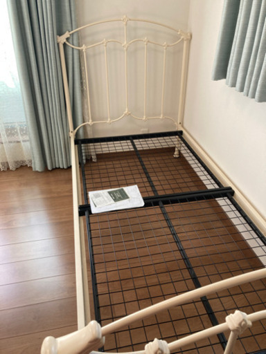 ローラアシュレイ　ベッドフレーム　アイボリー