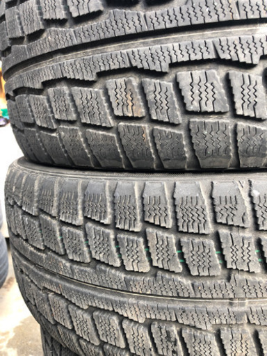 スタットレスタイヤ　グッドイヤー　215/45r17