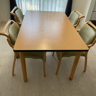 ダイニングテーブル4脚セット(1年使用)の画像