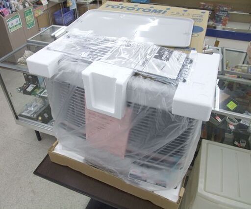開封未使用品 トヨトミ 煙突式ストーブ 半密閉式 石油ストーブ HR-650F コンクリ～27畳/木造～17畳 2015年製 ☆ Pa