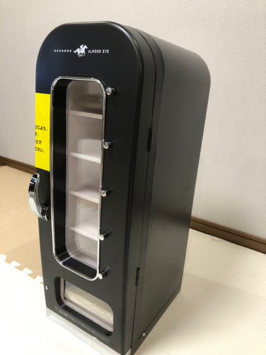 アーモンドアイＧ1７勝記念自動販売機型保冷庫