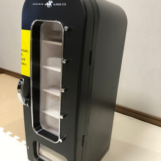 アーモンドアイＧ1７勝記念自動販売機型保冷庫