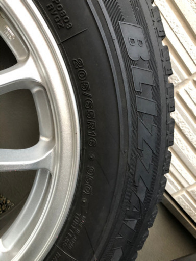 ブリヂストン　スタッドレスタイヤ　ホイール付き　pcd114.3 205/65R16 トヨタ用　