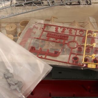 作りかけ タミヤ 1/72 VOSPER FAST PATROL BOAT PERKASA イギリス高速魚雷艇 ボスパー 乗員6体つき ツートンカラー船体(P1093txY)の画像