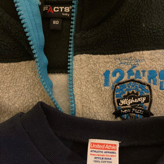80サイズのジャンパー　90サイズのTシャツの画像