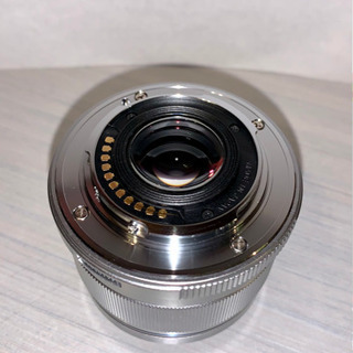 OLYMPUS M.ZUIKO DIGITAL 25mm F1.8 シルバー マイクロフォーサーズ用 単焦点レンズの画像