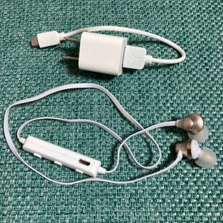 ワイヤレスイヤホン/充電器付き