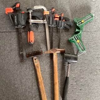 マキタツールバック　大工道具セット　玄翁　差し金　クランプ　バール　ビットなどの画像