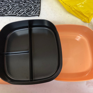 大きなお弁当箱の画像