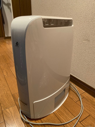 受け渡し決定済　Panasonic 除湿機　F-YZH60