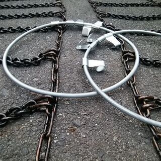 ハイエース/キャラバン/ジムニーなど バンやトラックのプロの車に  新品 金属製タイヤチェーン バンド付  80.82シリーズ 205R14,195R15,195/80R15,205/80R14　70シリーズ　205/70R15,215/70R15,205/70R16　65シリーズ 215/65R15,215/65R16  60シリーズ 215/60R15,215/60R16 その他 56101の画像