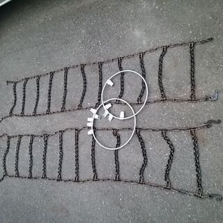 ハイエース/キャラバン/ジムニーなど バンやトラックのプロの車に  新品 金属製タイヤチェーン バンド付  80.82シリーズ 205R14,195R15,195/80R15,205/80R14　70シリーズ　205/70R15,215/70R15,205/70R16　65シリーズ 215/65R15,215/65R16  60シリーズ 215/60R15,215/60R16 その他 56101の画像