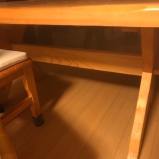 テーブル　椅子４脚の画像