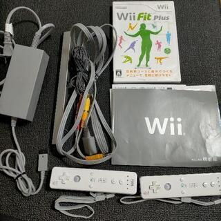 【1月末まで出品】wii（スタンド付） と wii fit、 wii fit plusのセットの画像