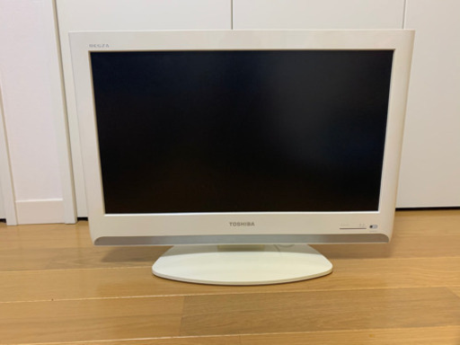 TOSHIBA  テレビ　REGZA 22型　ホワイト