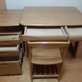 学習机、イス、ワゴン、ライト付き