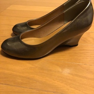 捨てちゃいま〜す💦  試着のみ。ゴールドパンプス💕新品☆☆本日中...