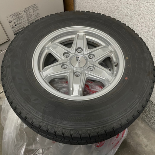 ハイエース200系専用 スタッドレスタイヤ ホイール 4本セット 195/80R15 107/105L グッドイヤー アイスナビカーゴ 1560+33-6H139.7 ウェッズ エンクーガーRV （15インチ 国産 冬タイヤ 未使用品 TW バランス調整済み 195/80-15 ）