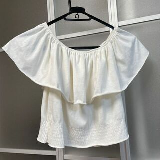 Julia boutique 袖フリル付きトップス Mの画像