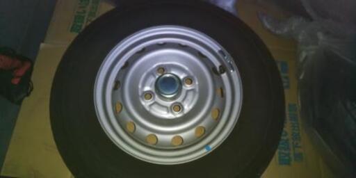 バリ山の今年の製造のタイヤと綺麗なホイール