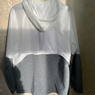 アンダーアーマー　トレーニングパーカーの画像