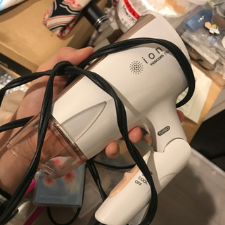 IONE ドライヤー　1000円の画像