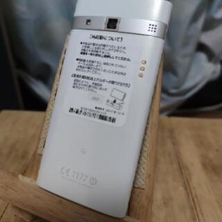 au URBANO KYV31 プラチナホワイトの画像