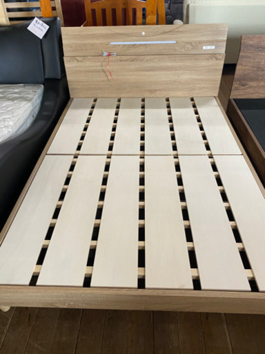 貴重なダブルベッド！展示現品　美品　15800