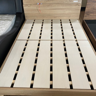 貴重なダブルベッド！展示現品　美品　15800