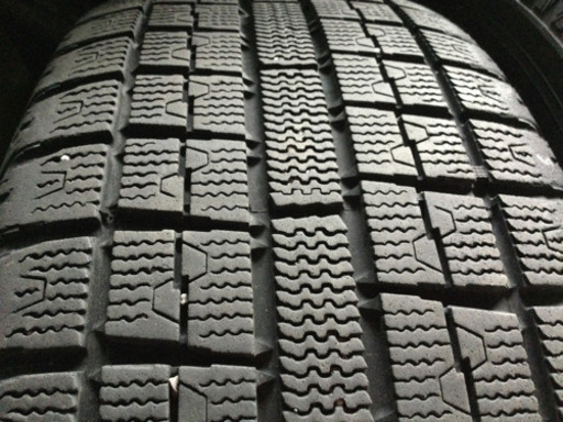 中古　2011年製  215／60R16  95Q　５穴   スタッドレス　タイヤ  付き　ホイール　4本  100系　ハイエース　でも利用できた