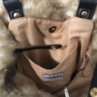 美品♡ Q フェイクファーのショルダーバッグの画像