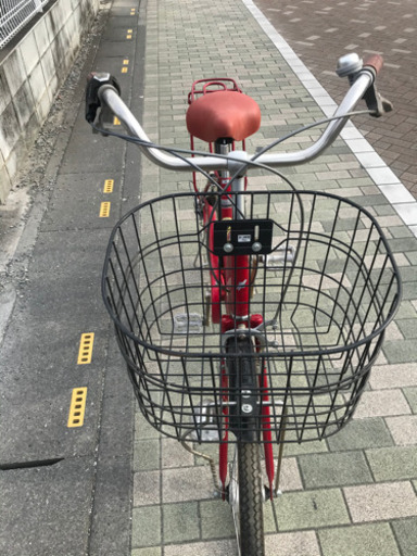 ママチャリ26インチ キャンデ一レッド　おしゃれなフレームです