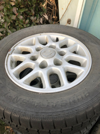 エルグランドアルミホイールスタッドレス付き。