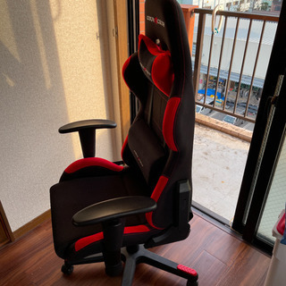 ゲーミングチェア　dxracerの画像
