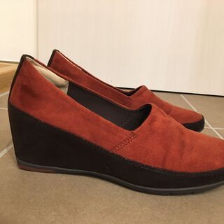 fitfitの赤いシューズ女性用24センチ