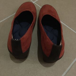 fitfitの赤いシューズ女性用24センチの画像