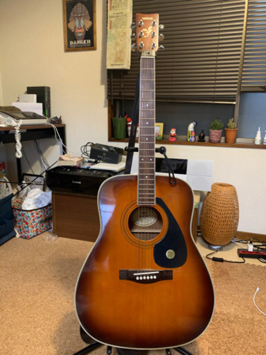 YAMAHA アコースティックギターとタカミネストラップ