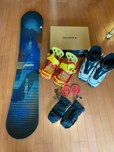 バートンフルセット　クイックシルバーのグローブ付き