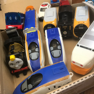 おもちゃ　電車　トーマス　車の画像